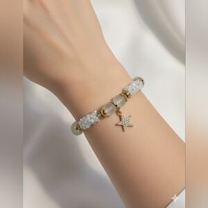 D'Bello Women's NWT Clear Crystal Star Charm Beaded Stretchy Bracelet 🐈